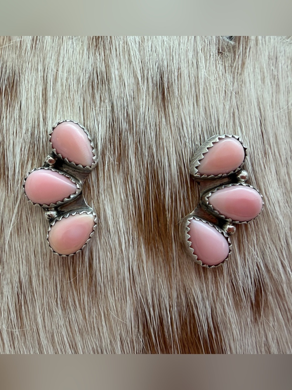 ❤️ Signed Navajo Maxine Ramirez Queen Pink Conch Half Cluster Native Earrings - Picture 5 of 17